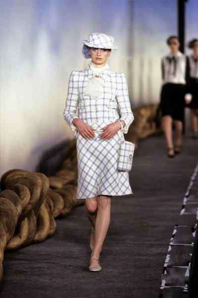 Look 25